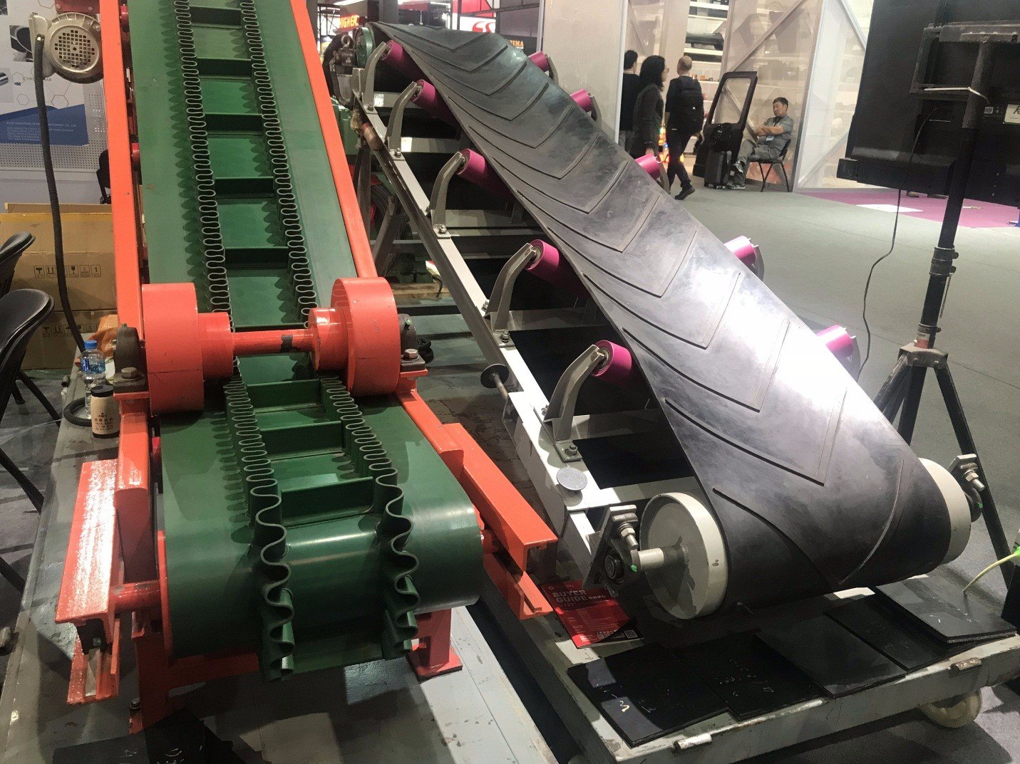 Vì sao băng tải góc nghiêng có nhiều ứng dụng trong công nghiệp