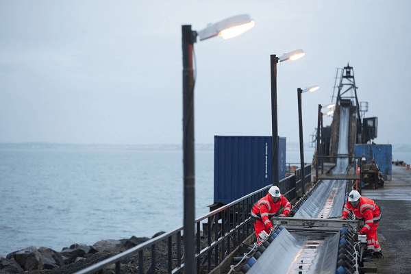 Băng tải cầu cảng đặc điểm và ứng dụng điển hình