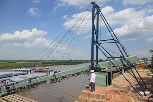 Băng tải cầu cảng đặc điểm và ứng dụng điển hình