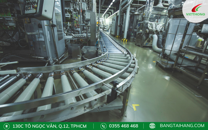 băng tải con lăn chuyển hướng trong nhà máy