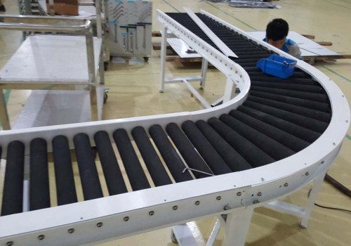 Băng tải con lăn nhựa đặc điểm và ứng dụng quan trọng