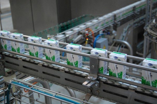 Băng tải khung nhôm định hình với con lăn trục đầu côn