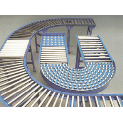 Băng tải con lăn cong