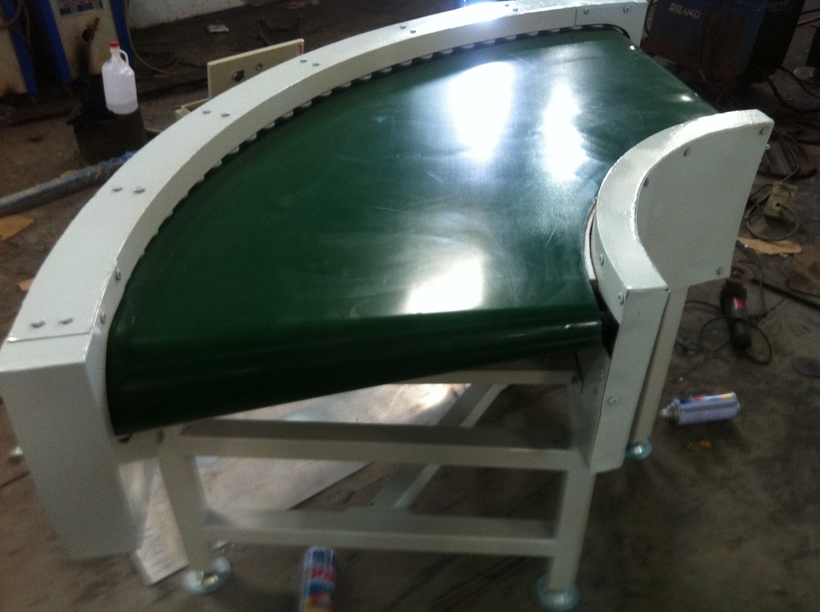 băng tải góc cong 