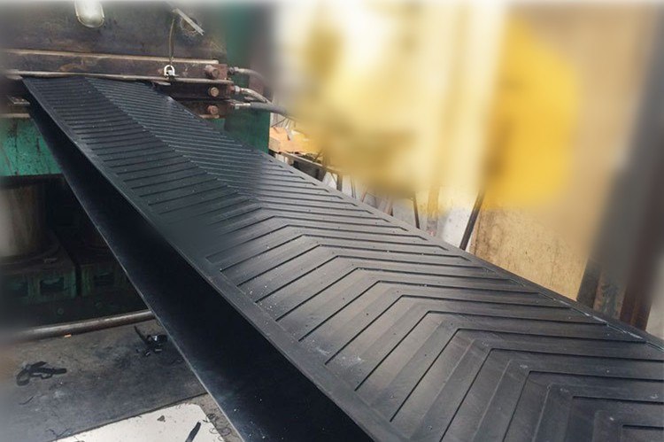 Hoạt động của hệ thống băng tải công nghiệp