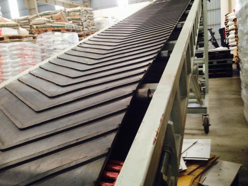 Băng tải cánh bướm có những lợi thế gì trong vận chuyển hàng hóa