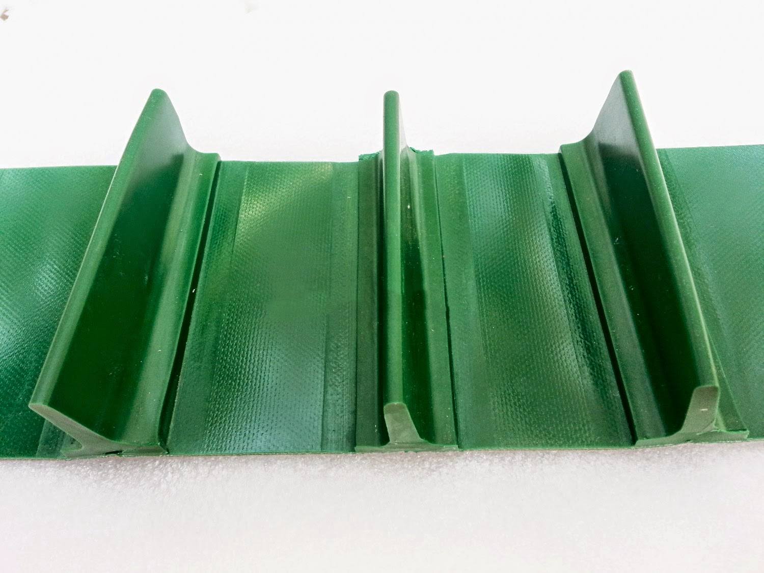 Băng tải dán gân PVC