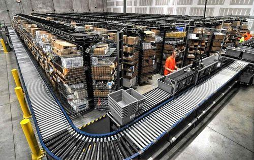 Băng tải con lăn nhựa đặc điểm và ứng dụng quan trọng