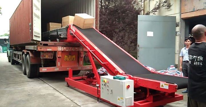 Băng tải nâng hạ hỗ trợ doanh nghiệp sản xuất vận chuyển hàng hóa