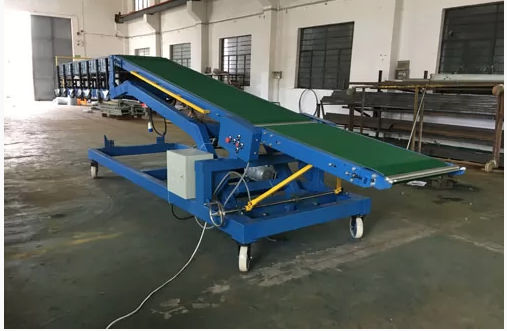 Băng tải nâng hạ hỗ trợ doanh nghiệp sản xuất vận chuyển hàng hóa