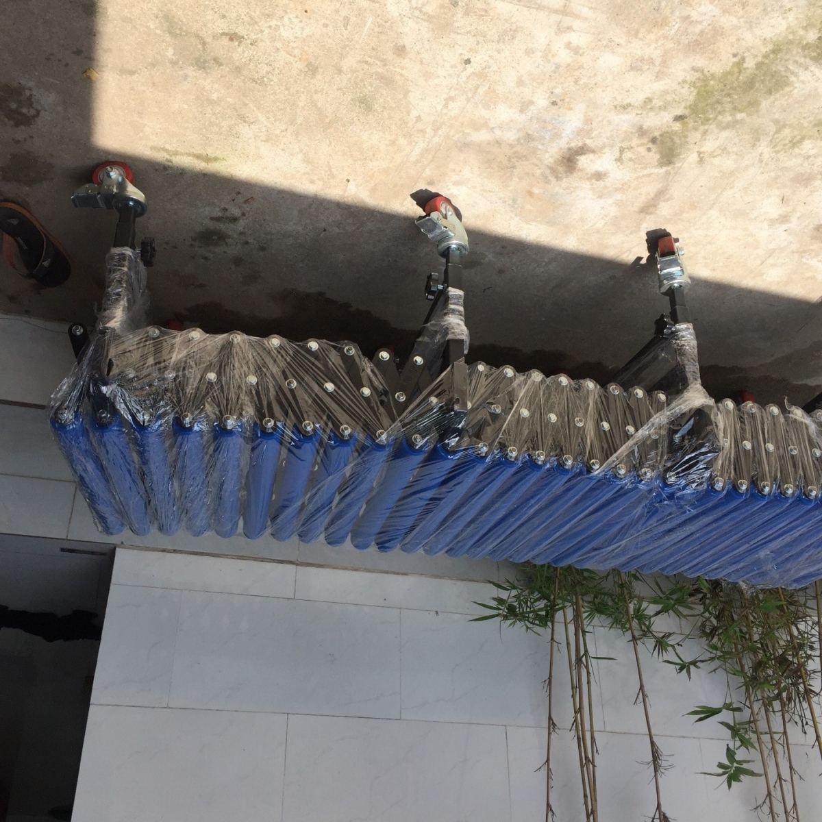 Khả năng xử lý vật liệu linh hoạt của băng tải con lăn xếp