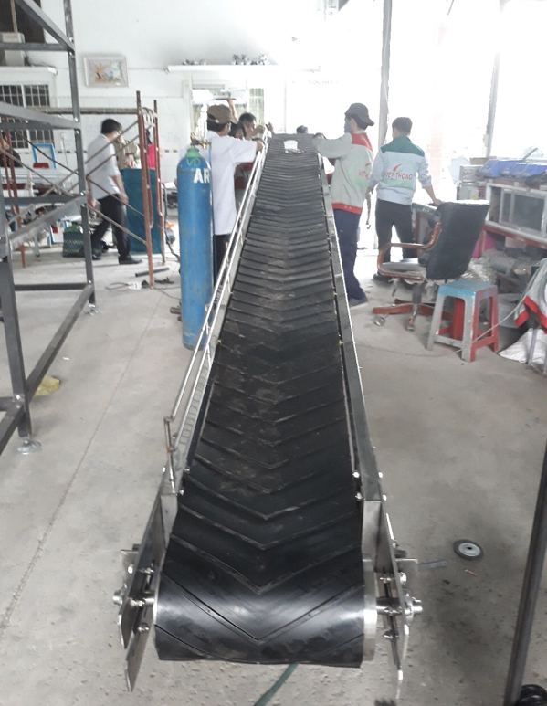 Nâng cấp băng tải truyền thống thành băng tải thông minh trong sản xuất