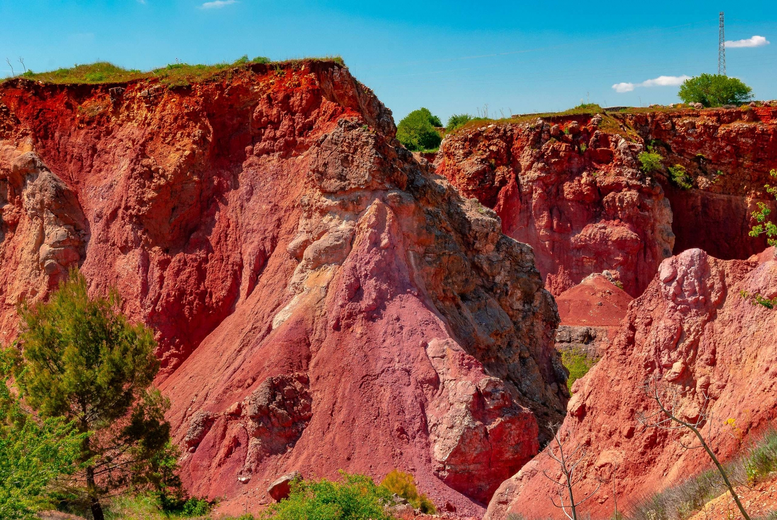 Quá trình sản xuất nhôm Nguyên liệu chính làm nên thanh nhôm định hình