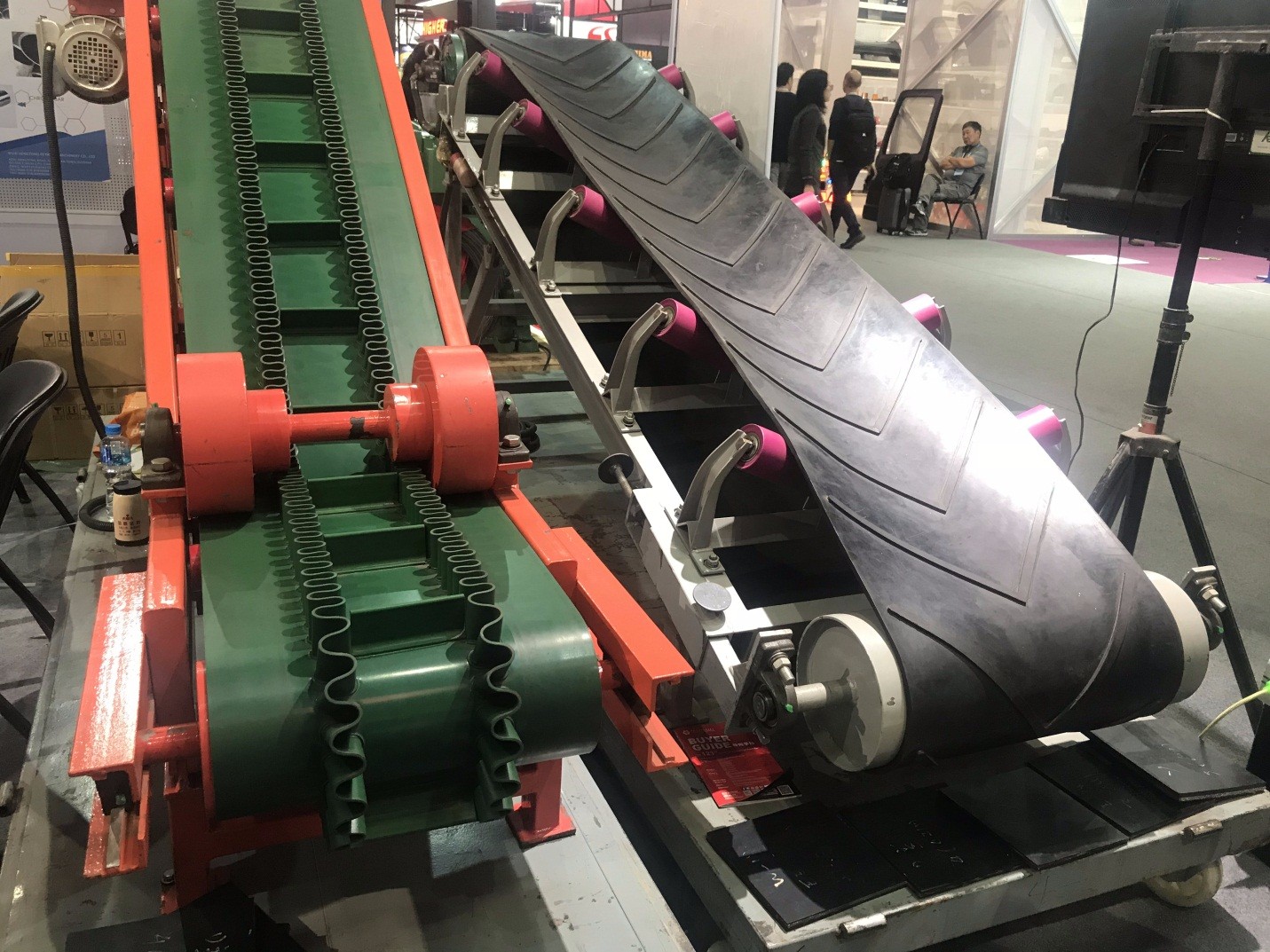 Tại sao thắt lưng băng tải lại phổ biến nhất trong các hệ thống xử lý vật liệu