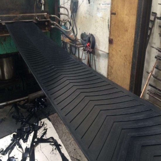 Tìm hiểu băng tải hồi pallet và băng tải cao su gân V