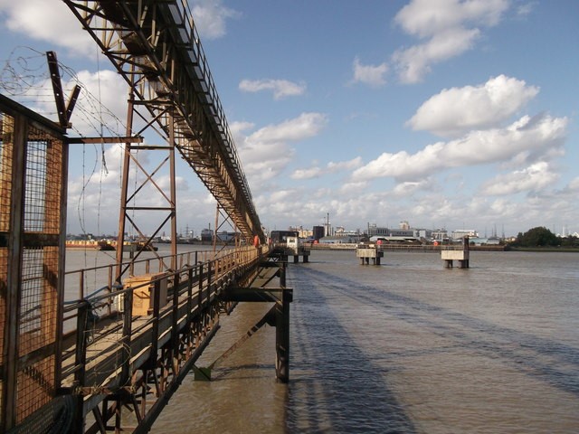 Vận chuyển linh hoạt bằng băng tải cầu cảng qua các địa hình phức tạp