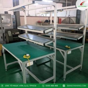 bàn thao tác có bóng đèn