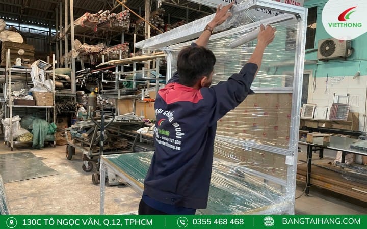 Bàn thao tác khung nhôm định hình, linh hoạt và tiện lợi