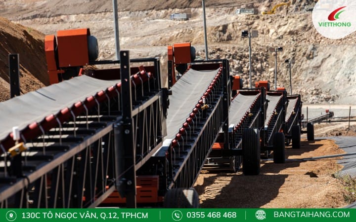Băng tải bố vải hoạt động trong môi trường tải trọng lớn ngoài trời