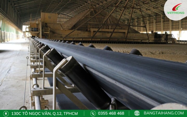 Băng tải cao su bố vải trong dây chuyền sản xuất