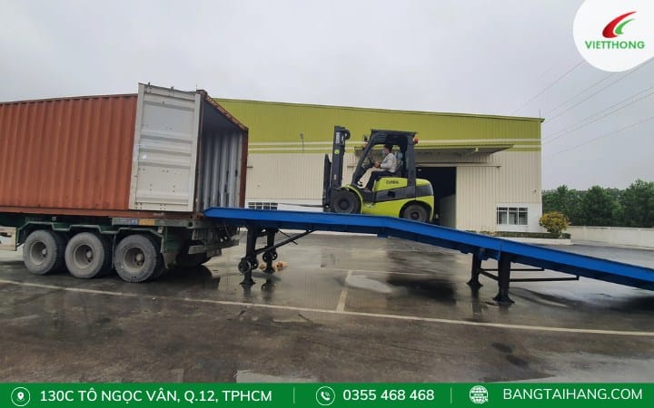 Vận chuyển hàng lên xe container Vận chuyển hàng lên xe container