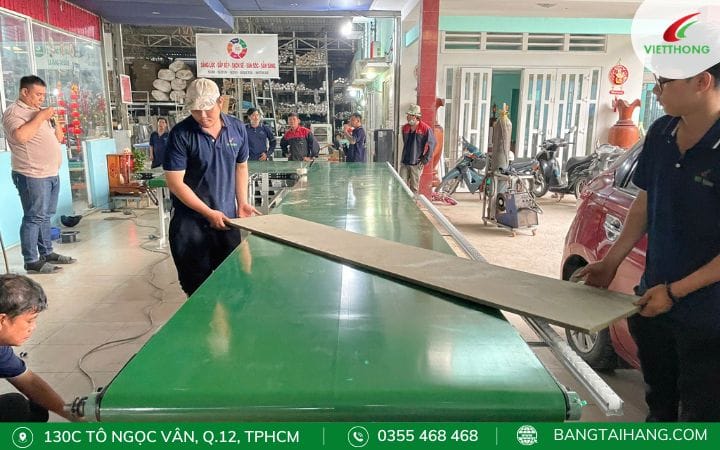 Chạy thử băng tải PVC trước khi giao cho nhà máy sản xuất ván ép công nghiệp