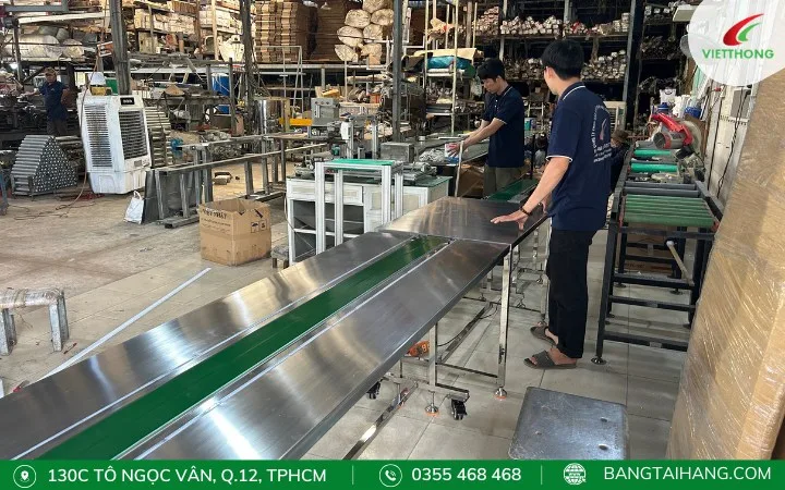 Gia công bàn thao tác nhà xưởng theo yêu cầu