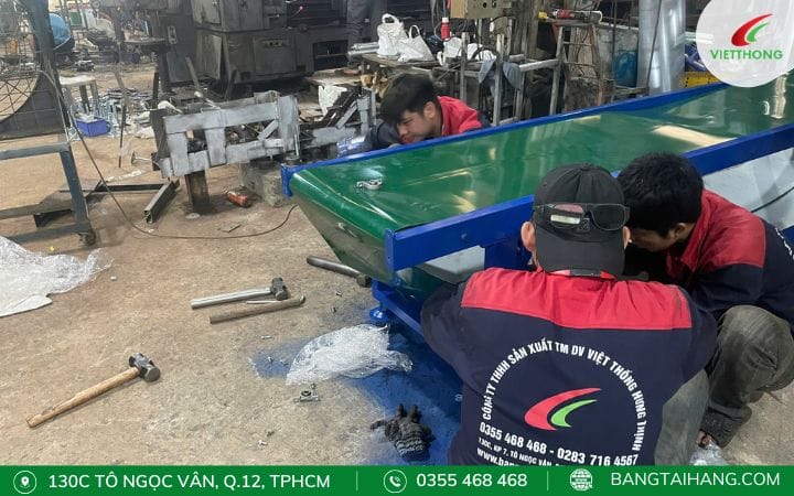 Thợ gia công dây belt băng tải PVC