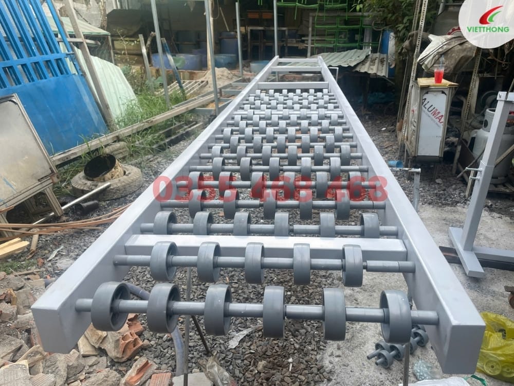 Gia công thang con lăn bánh xe nhựa chuyển hàng thùng carton