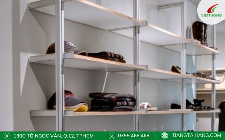Kệ nhôm định hình trưng bày sản phẩm cho shop thời trang Kệ nhôm định hình trưng bày sản phẩm cho shop thời trang