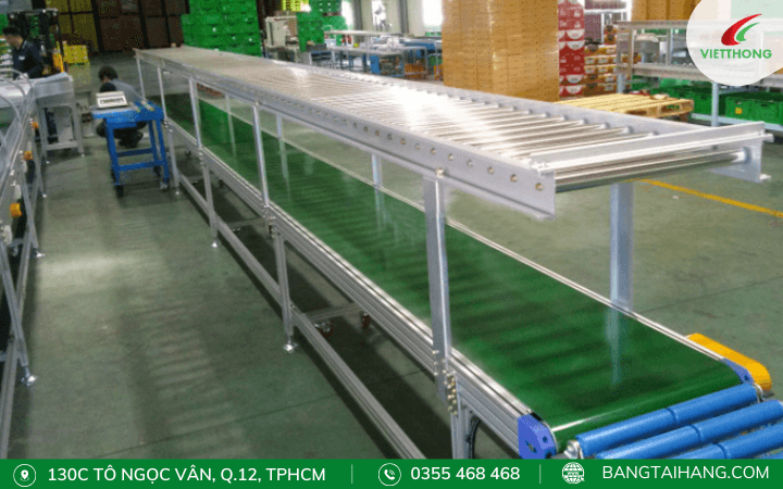 Hệ thống băng tải 2 tầng bao gồm: Băng tải con lăn và băng tải PVC Hệ thống băng tải 2 tầng bao gồm: Băng tải con lăn và băng tải PVC