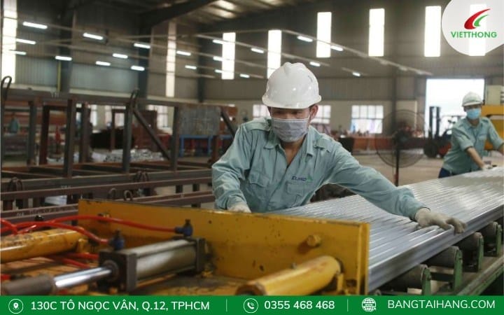 Cấu tạo của máy đùn nhôm bao gồm nhiều bộ phận, cần đạt các tiêu chuẩn kỹ thuật nghiêm ngặt