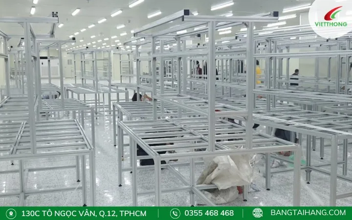 Thi công khung bàn thao tác